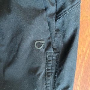 GapFit recycled runaround jogger tapered pants medium black